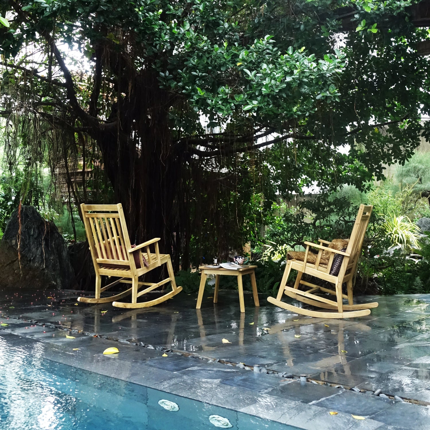 RELAXING CHAIR