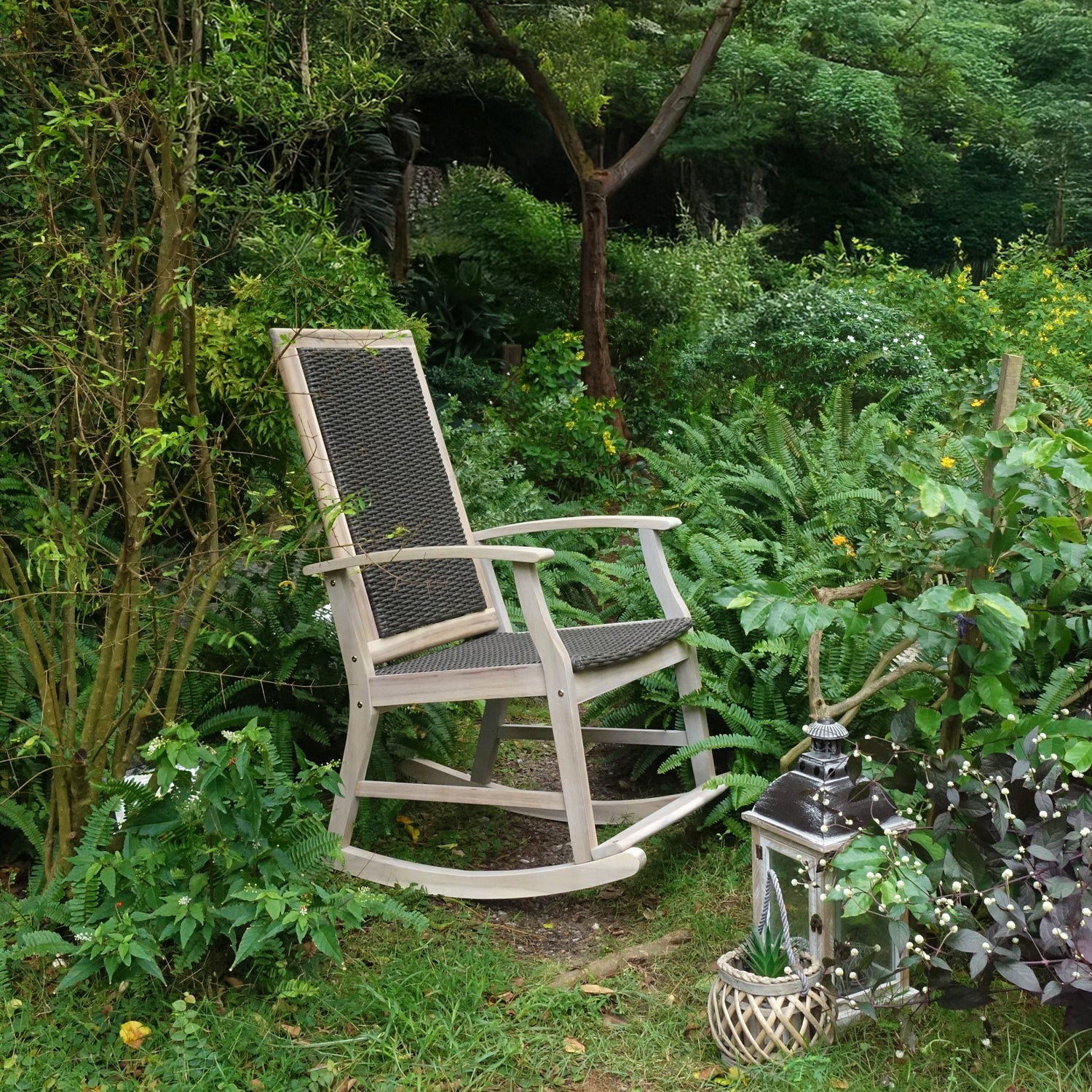 ROCKING CHAIR