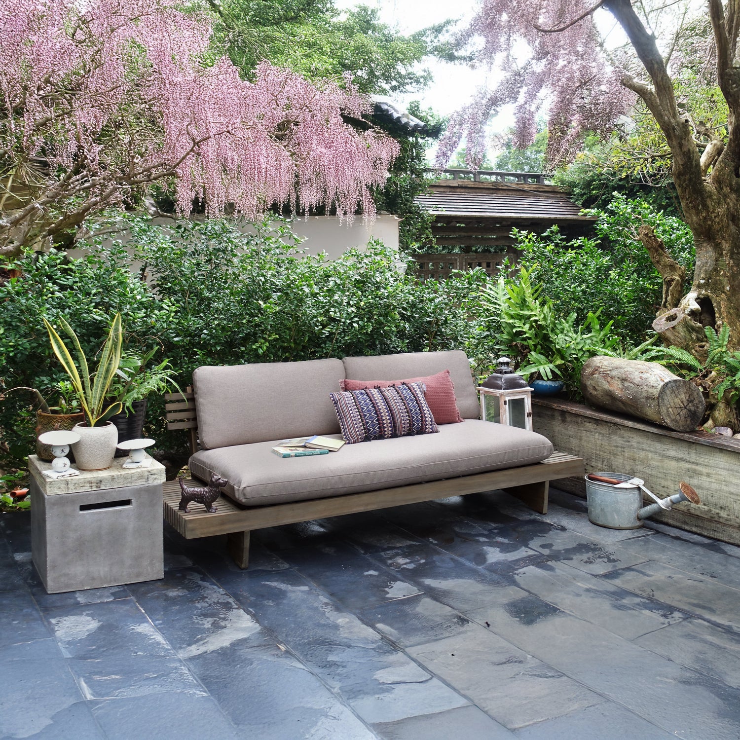 DAYBED